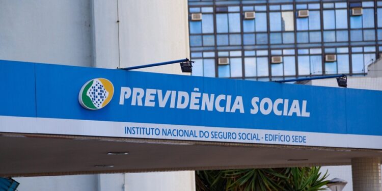 Quem pode pedir a revisão da aposentadoria do INSS em 2026 e os documentos necessários