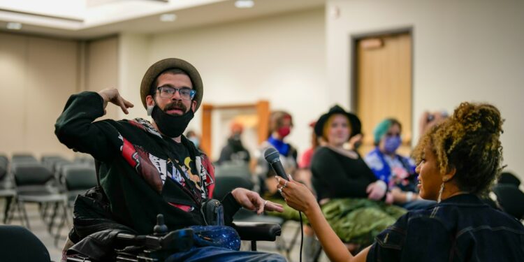 Governo libera benefício mensal de R$ 758 para pessoas com deficiência entre 18 e 64 anos neste país