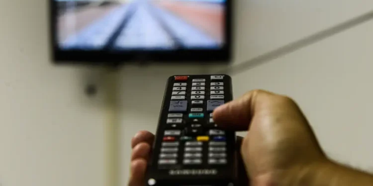 Governo anuncia o desligamento de sinal de TV que milhões de brasileiros usavam