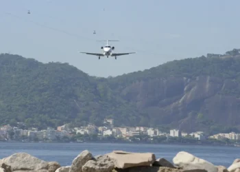 Idade mínima para ser piloto de linha aérea no Brasil