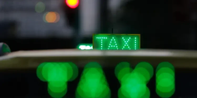 Governo confirma auxílio de R$ 180 para taxistas que trabalham com carro a GNV por escassez neste país