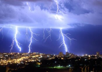 Cartilha determina melhores maneiras para se proteger de raios