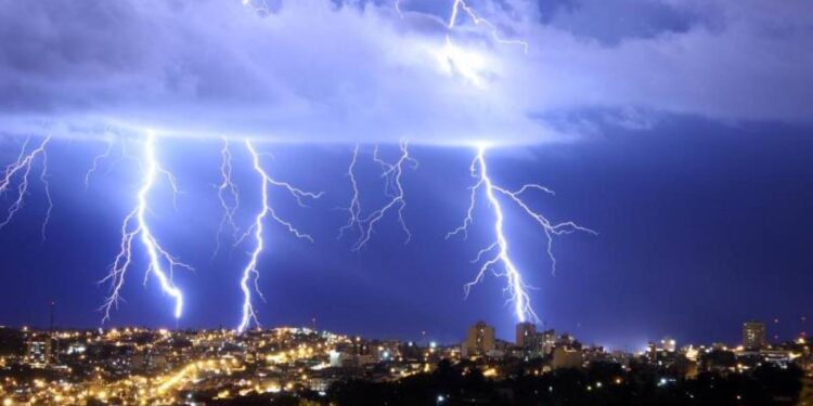 Cartilha determina melhores maneiras para se proteger de raios