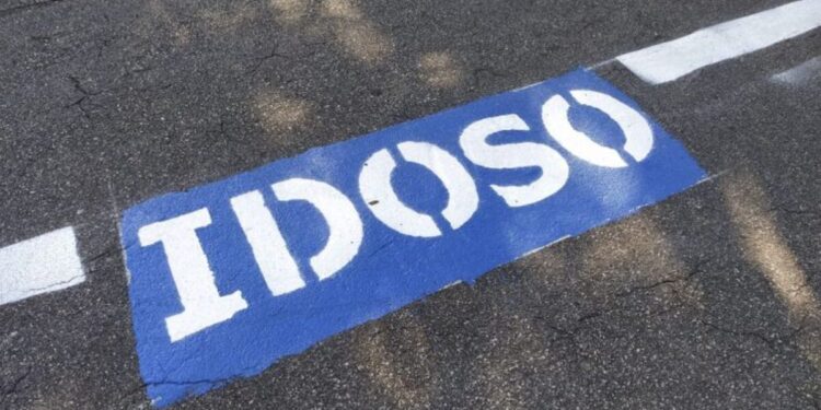 Brasileiros com 60 anos ou mais tem direito a novo documento com múltiplos benefícios