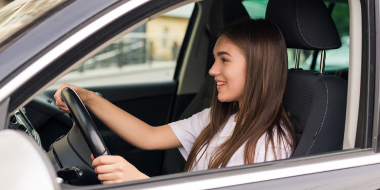 Brasileiros acima de 16 anos poderão tirar CNH e 3 requisitos podem ser decisivos, caso mudança seja aprovada