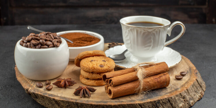 Adicionar canela e sal ao café: para que serve e quando é recomendado