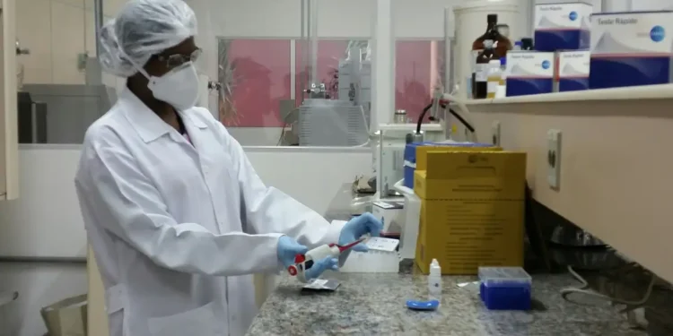 Atleta mais rico da história com fortuna de R$ 22 bilhões inaugura 4ª clínica gratuita para pessoas de baixa renda