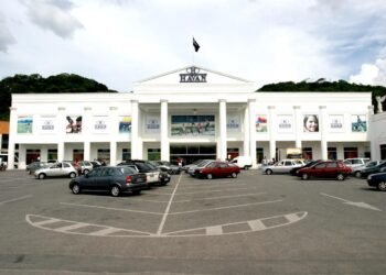 Véio da Havan compra estádio de futebol para usar como estacionamento