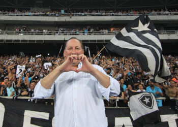 Botafogo é colocado à venda por meio de anúncio em jornal