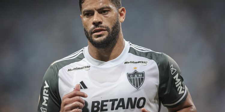 Enquanto Hulk fatura R$ 1,8 milhão por mês no Galo, Fluminense oferece salário astronômico