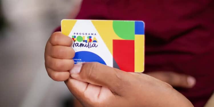 Brasileiros que desejam receber Bolsa Família devem cumprir 3 regras fundamentais