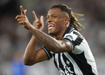 Botafogo topa vender Danilo por R$ 205 milhões