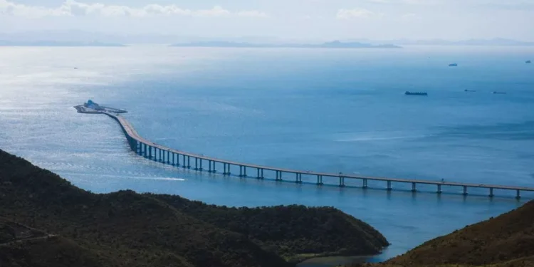Parceiro do Brasil está construindo ponte de R$ 103 bilhões com 55 km de extensão sobre o mar