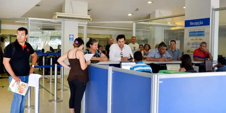 Brasileiros terão que esperar mais tempo para se aposentar após mudança na idade mínima