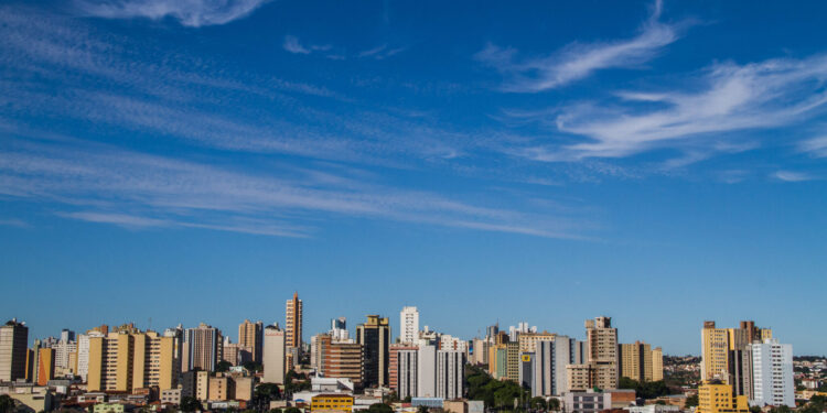 Principal cidade do estado vai colocar asfalto em quase 30 bairros com investimento de R$ 143 milhões