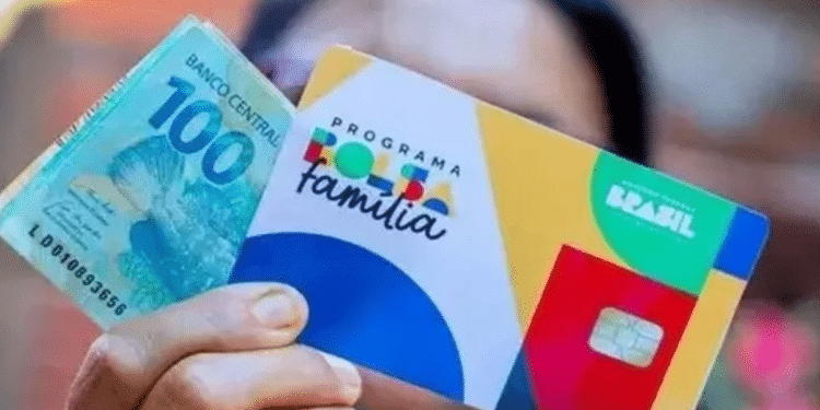 Beneficiários do Bolsa Família vão começar a semana com mais dinheiro na conta