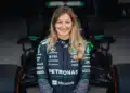 Mercedes fecha acordo e mulher volta a pilotar carro da Fórmula 1 após 50 anos