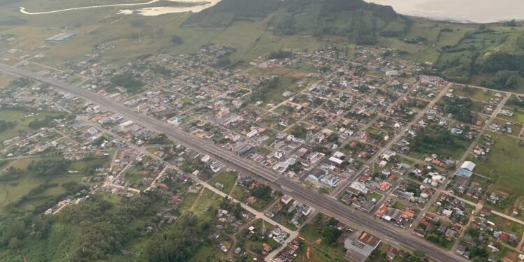 Cidade conhecida como Terra dos Caminhoneiros convive com falta de luz quase todos os dias mesmo às margens da BR-101