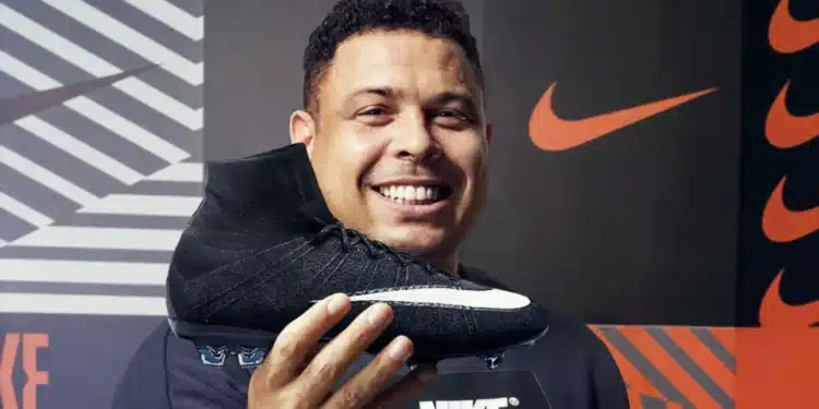 Ronaldo Fenômeno continua ganhando fortuna mensal da Nike, 15 anos após aposentadoria