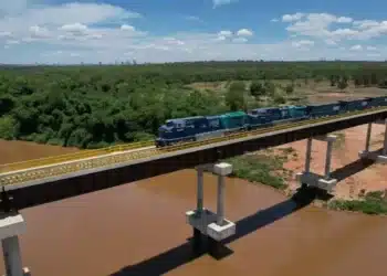 Nova megaferrovia de R$ 5 bilhões tem 73% das obras concluídas e vai começar a operar ainda em 2026