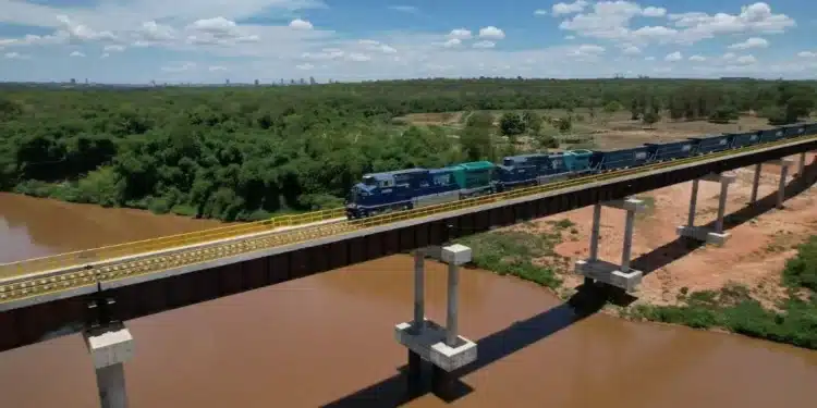 Nova megaferrovia de R$ 5 bilhões tem 73% das obras concluídas e vai começar a operar ainda em 2026
