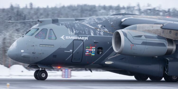Duas aeronaves de guerra do Brasil serão destinadas a país em conflito com os Estados Unidos