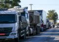 Caminhões grandes estão proibidos de circularem nas rodovias durante a Sexta-feira Santa com regra entrando em vigor neste país