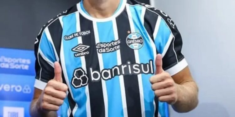 Atacante que saiu criticado do Grêmio agora briga pela artilharia no Campeonato Mexicano