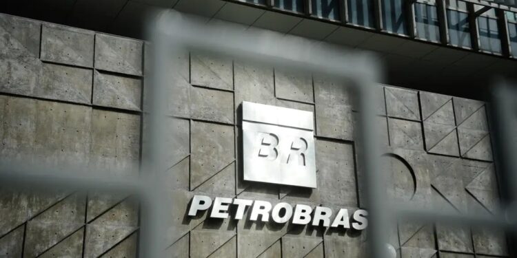 Petrobras vai investir R$ 2,2 bilhões em “ultrassom marinho” que ajuda a extrair mais petróleo e gás
