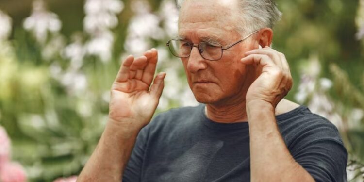 Estudo com mais de 10 mil idosos acima de 65 anos indica se viver sozinho piora a memória