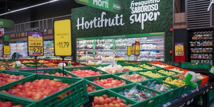 Rede de supermercados com 94 lojas se antecipa e começa a oferecer vagas na escala 5×2