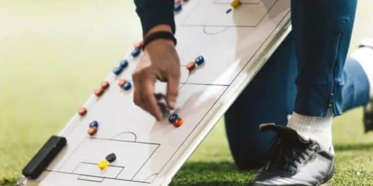 Técnico que saiu do Brasil sem moral agora está entre os melhores da Europa