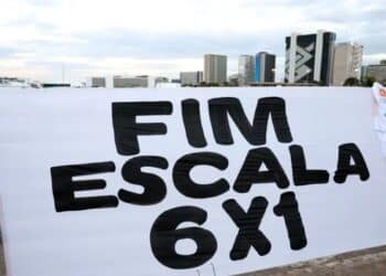 Trabalhadores terão o salário reduzido após a escala 6×1 ser aprovada?