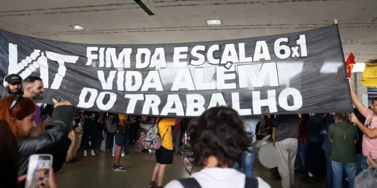 Trabalhadores CLT ganham novo benefício antes da aprovação da escala 5×2