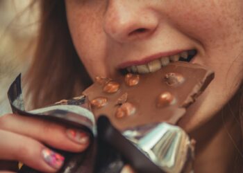 4 maneiras de enganar o cérebro para não comer doce depois do almoço