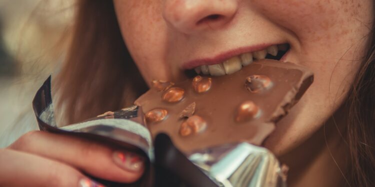 4 maneiras de enganar o cérebro para não comer doce depois do almoço