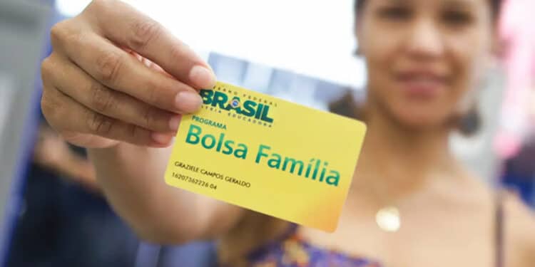 Beneficiários do Bolsa Família são avisados sobre mudança feita pelo Governo