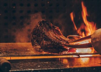 Primeira churrascaria do Brasil decide expandir o negócio com franquias após 91 anos em atividade
