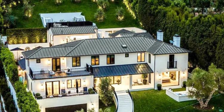 Cantora amada pelos brasileiros vive em mansão de R$ 77 milhões com 700 m² de área construída