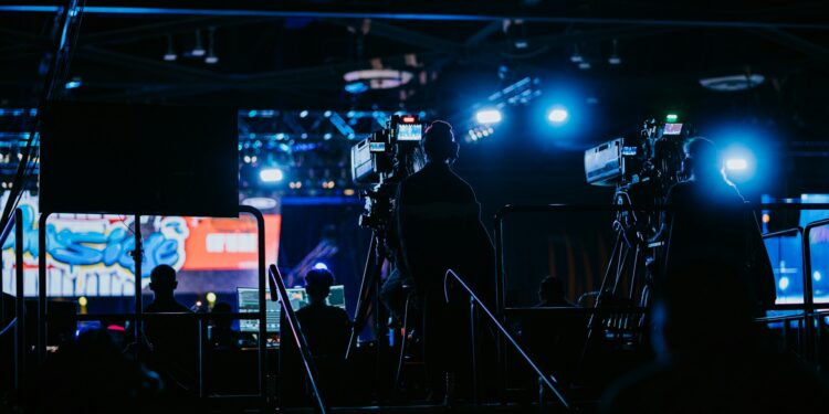 Emissora de TV brasileira anuncia encerramento de atividades e demite todos os funcionários