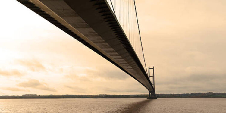 Nova ponte com 1,2 km de extensão reduz trajeto rodoviário em 105 km e elimina uso de balsa para conectar dois estados