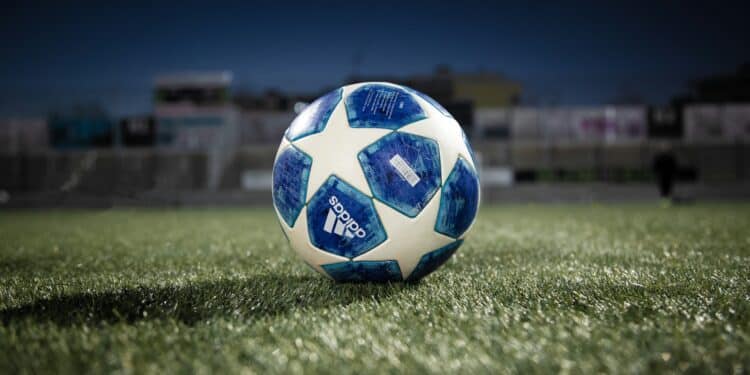 Emissora supera a Globo e fecha para transmitir a Champions League até 2031