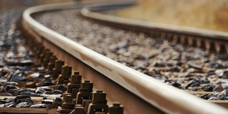 Brasil vai investir R$ 25 bilhões em megaferrovia de 933 km após destravar processo parado há 12 anos