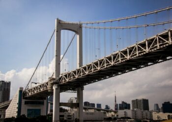 Estados Unidos reabrem ponte considerada uma das mais assustadores do mundo após concluir reforma