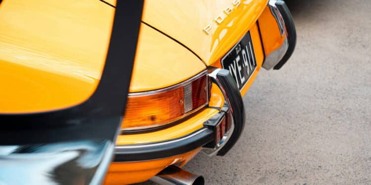 Homem de 58 anos leva a sério sua paixão e coleciona mais de 700 veículos