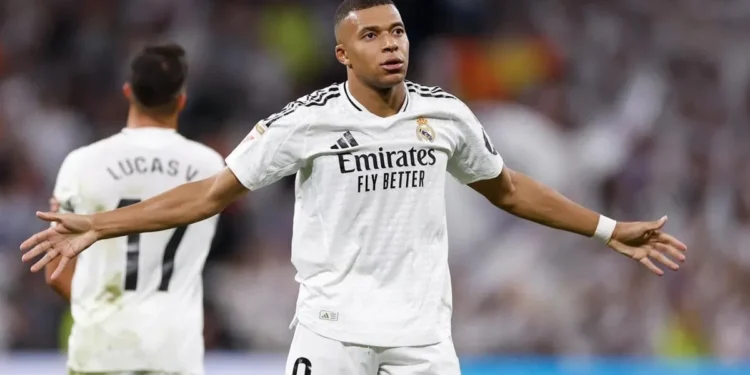 Mbappé leva cotovelada de jogador brasileiro e precisa fazer pontos em Madri