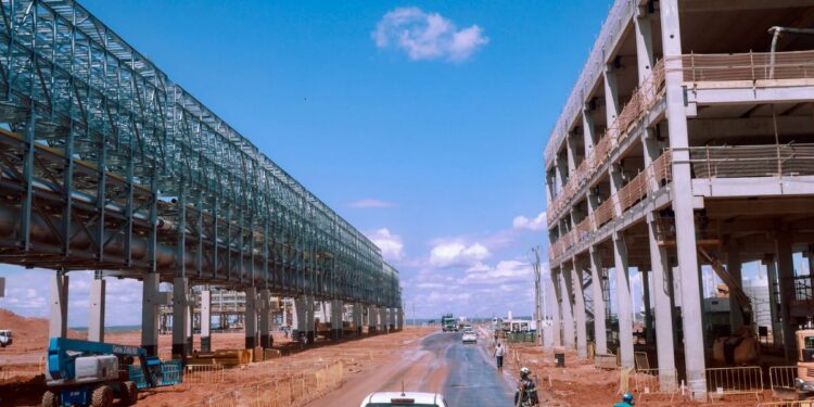 Cidade com 8 mil habitantes vai ganhar fábrica colossal capaz de gerar 20 mil empregos