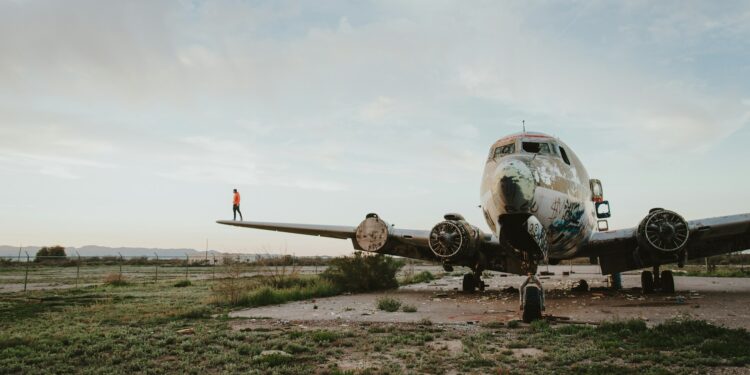 O que se sabe até agora sobre avião da União Soviética abandonado em São Paulo