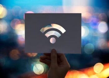 O perigo escondido em usar Wi-Fi de aeroportos e rodoviárias