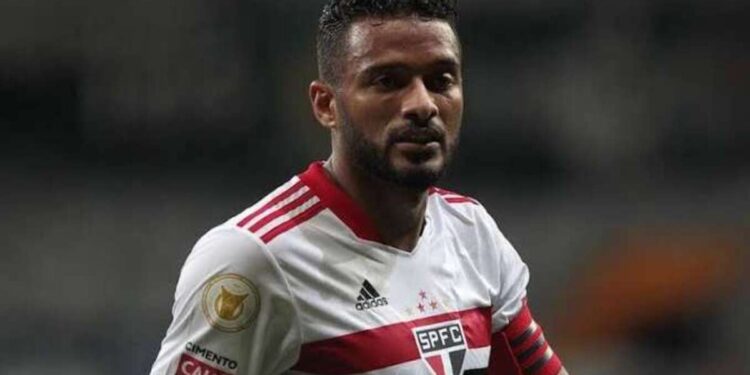 Reinaldo é do São Paulo! Lateral artilheiro anunciou informação de que torce para o Tricolor Paulista